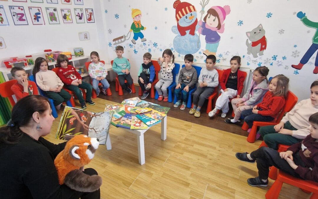 Ieri, de Ziua Internațională a Cititului Împreună, și copiii de la Grădinițele „Arc-en-Ciel” au sărbătorit prin lectură, alături de cei mari.