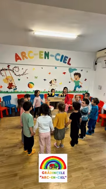 Astăzi am primit vizita apicultorilor de la @matca_auruldinstup care le-au arătat celor mici cât de importante sunt albinele pentru natură și pentru viața noastră.