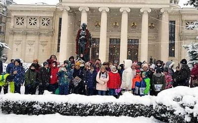 Împreună cu Ana Blandiana la statuia lui Mihai Eminescu