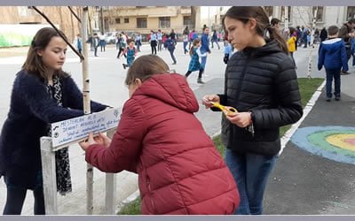 Mesaje ecologice în curtea liceului