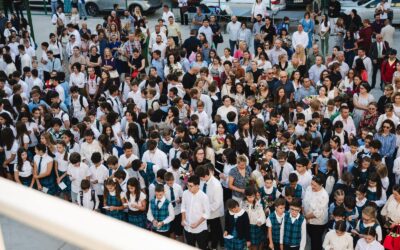 Prima zi din anul școlar 2025-2026, zi de sărbătoare, laică și religioasă, așa că am îmbinat sărbătorile, cu succes am zice noi, dacă nu am fi așa modești