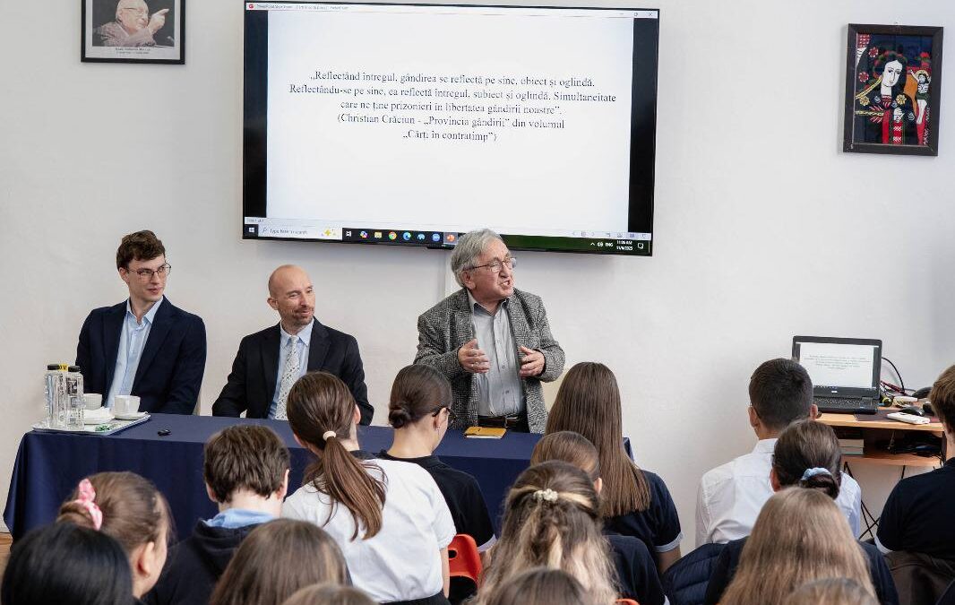 Întâlnirea liceenilor cu scriitorul Christian Crăciun