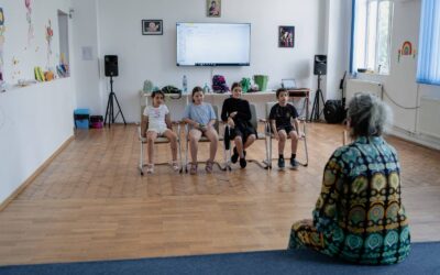 Astăzi a fost repetiția generală. Actorii au fost atenți, concentrați si sperăm că mâine vor avea o reprezentație bună.
