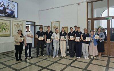 Elevii Clasei a XI-a „Prof. Stan Bogdan” (specializarea Științe Sociale) au participat, la Muzeul Național al Literaturii Române, la lansarea volumului „CUM ERA? cam așa… Amintiri din anii comunismului (românesc)”, al cărui coordonator este Călin-Andrei Mihăilescu, iar acum au primit în dar cartea, chiar din mâna dnei directoare!