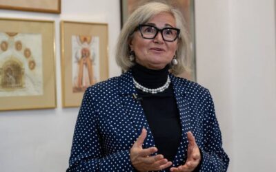 „- Ești un trandafir, de miroși așa frumos?