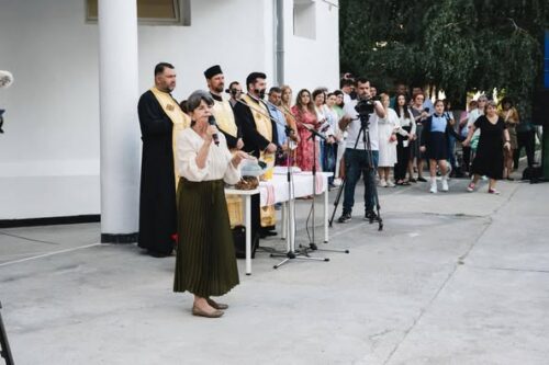Prima zi din anul școlar 2025-2026, zi de sărbătoare, laică și religioasă, așa că am îmbinat sărbătorile, cu succes am zice noi, dacă nu am fi așa modești